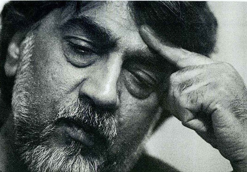 اشتباه ادبی روی سنگ مزار قیصرامین پور